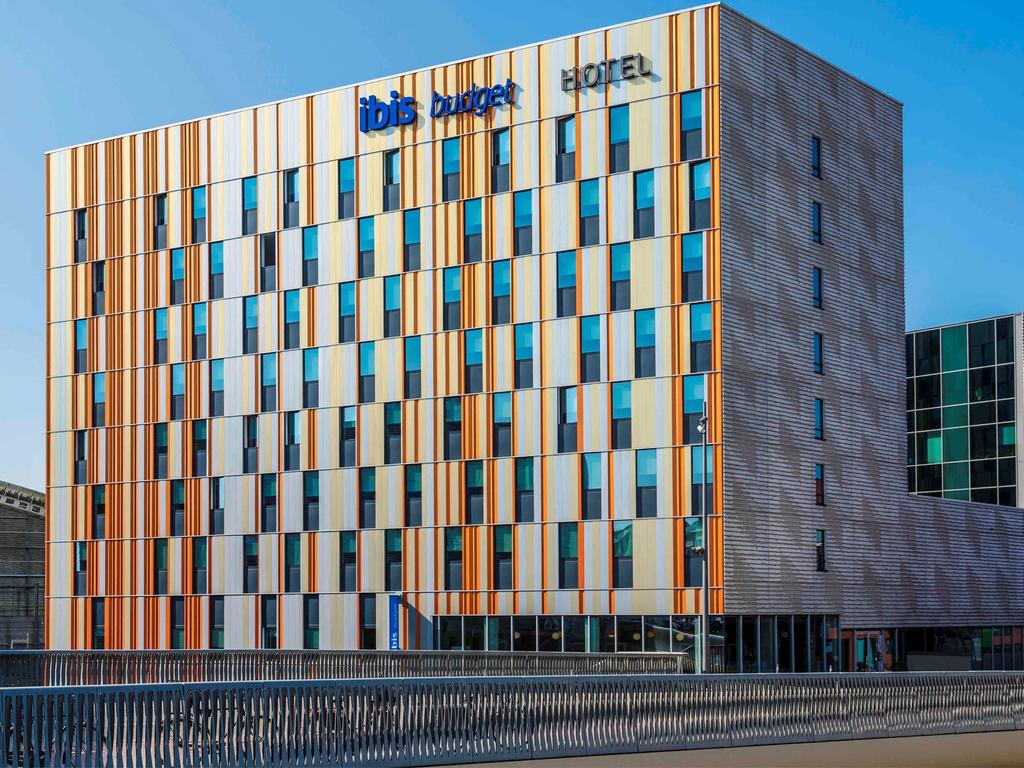 Refugees put up in Leuven hotel after arrest of slum landlords