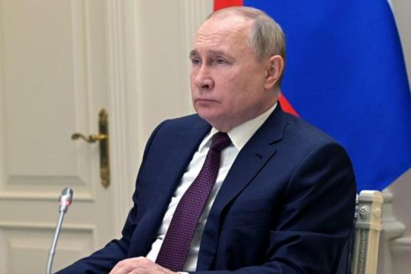 Kremlin seeks to exonerate Putin following Russian retreats