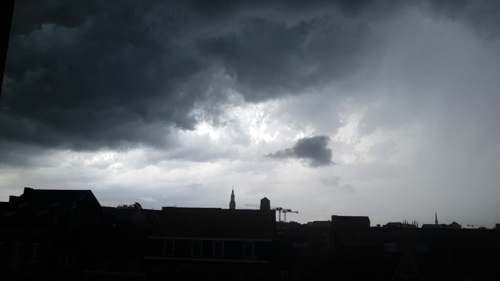 Sunny morning to be followed by rainy, changing weekend weather