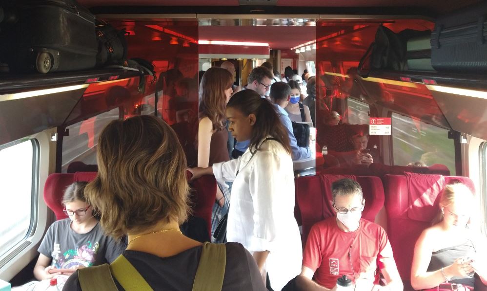 Hundreds of passengers stuck for hours on scorching train to Brussels