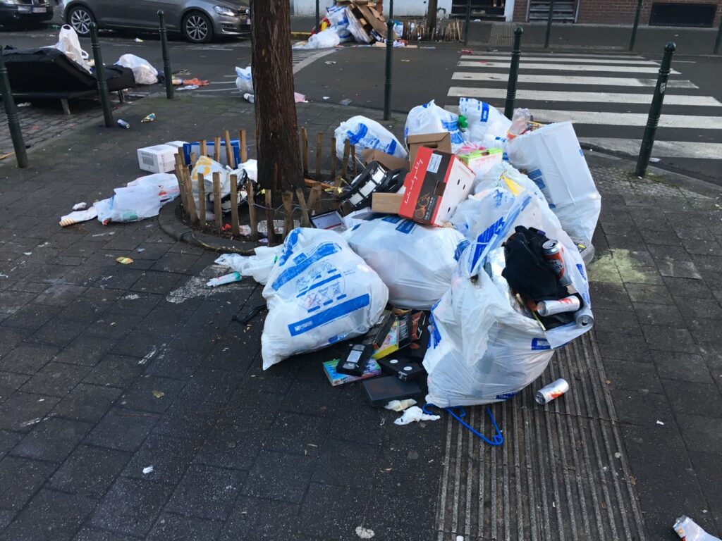 Flanders looking for innovative ways to curb street litter
