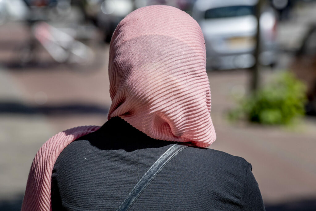 Teacher in East Flanders faces potential dismissal for refusing to remove headscarf