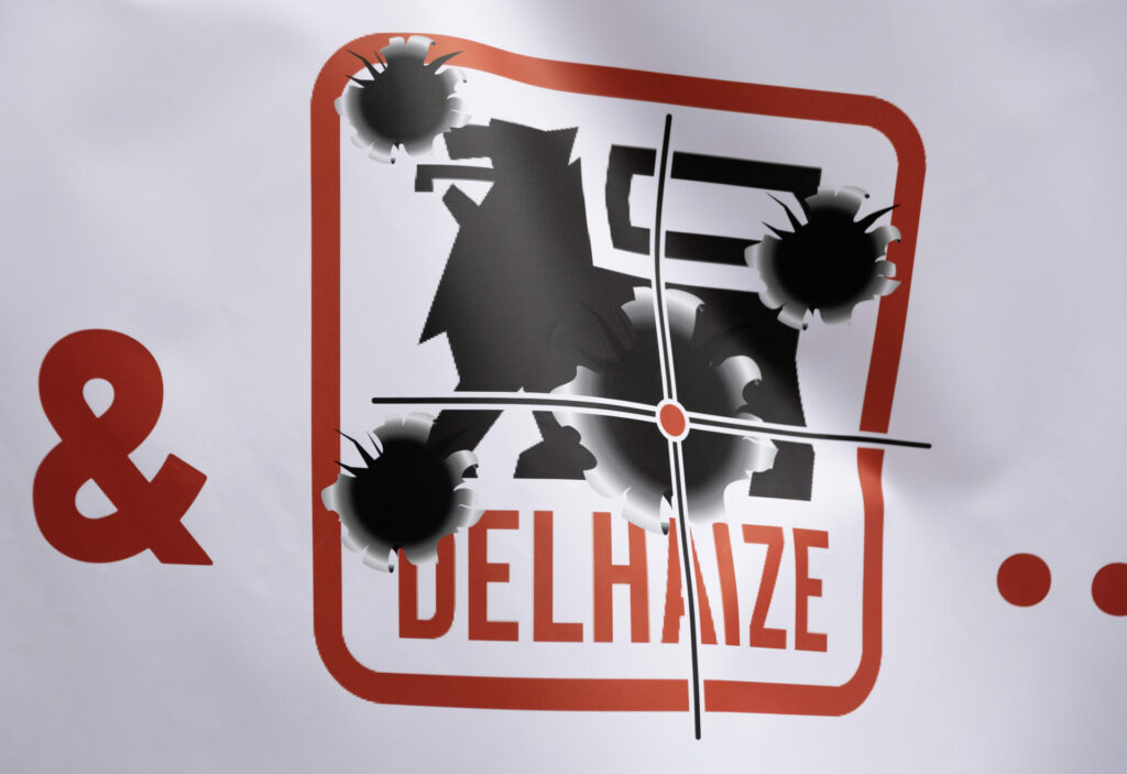 Protestors vandalise 11 Delhaize supermarkets last night