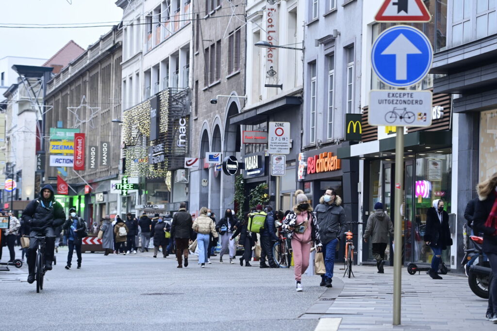 Ixelles cracks down on self-service fast-food joints by raising taxes