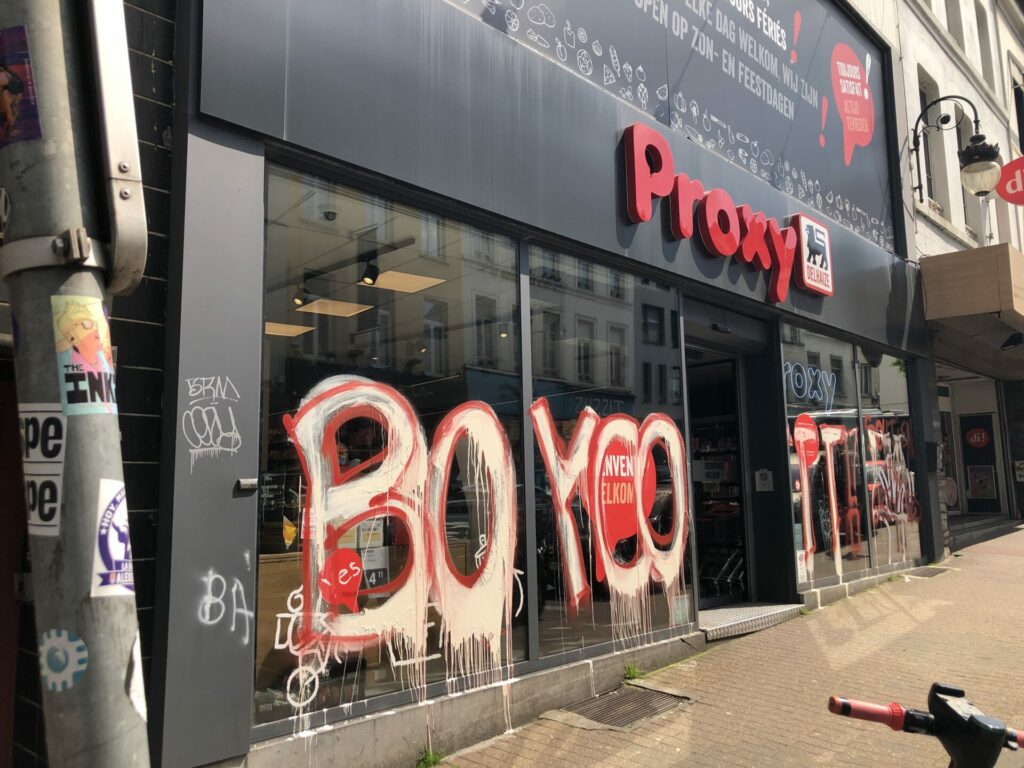 Two Delhaize shops in Brussels vandalised in protest actions