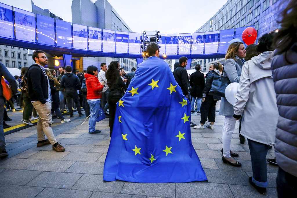 'Nothing ever happens': EU not doing enough to tackle corruption, poll shows