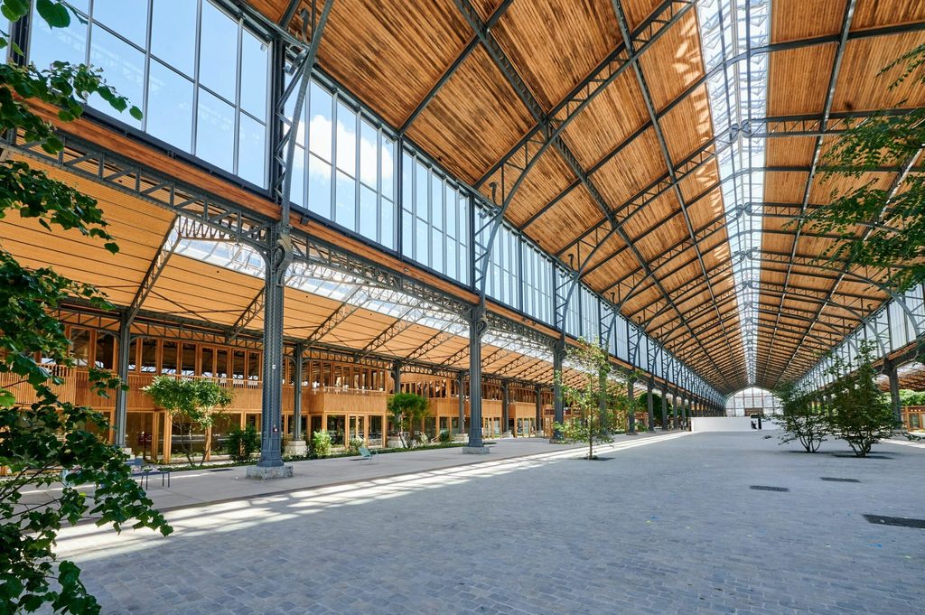 New virtual indoor golf course opens at Tour & Taxis in Brussels