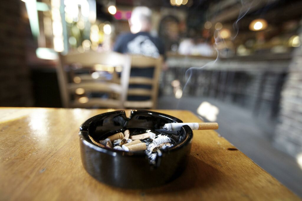 Belgium again delays terrace smoking ban after Council of State objections