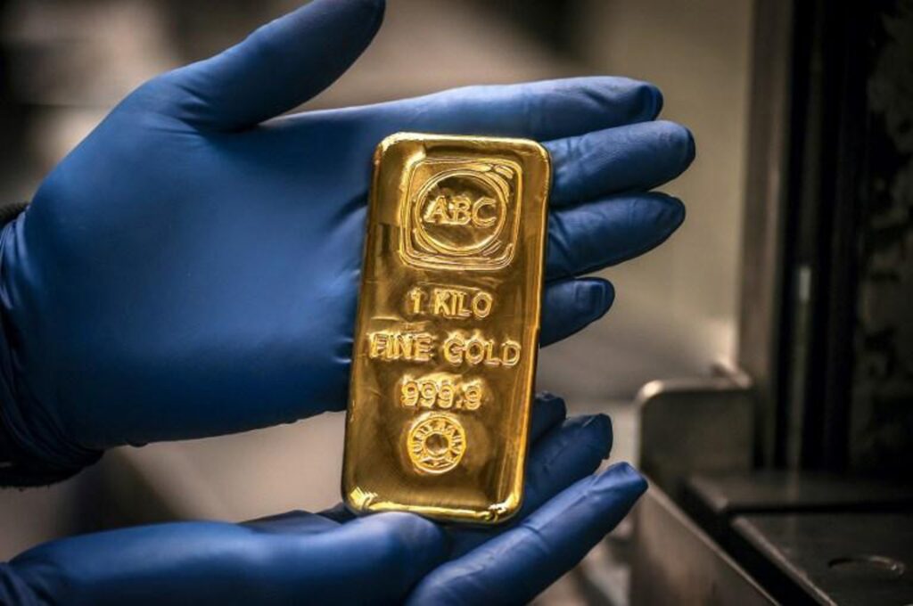Price of gold exceeds $3,500 for first time in history
