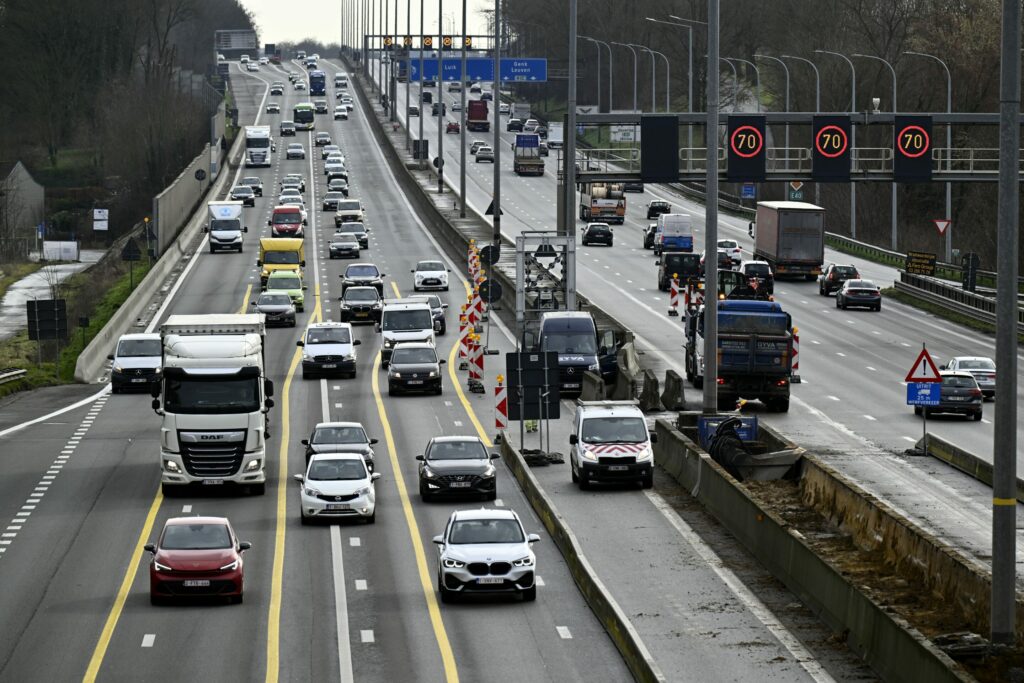 Two consecutive accidents halt traffic on E40 motorway