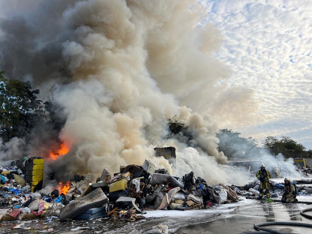 Fierce fire at waste company in Flanders