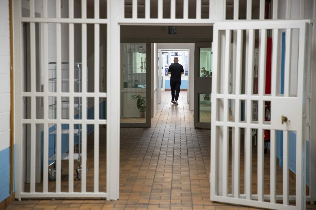 Brussels suspect cannot be extradited due to overcrowding in French prisons