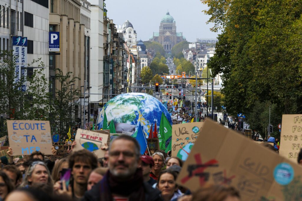 Thousand-strong crowd expected to march for climate in Brussels