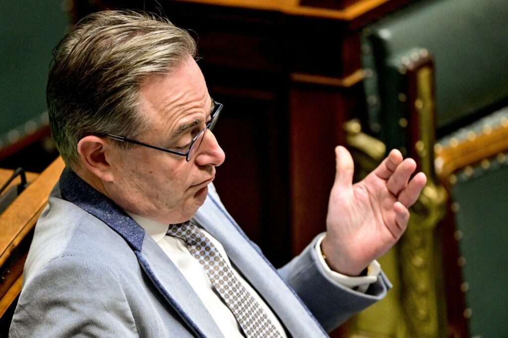 PM brands Brussels budget 'a scam' during fierce Chamber clash