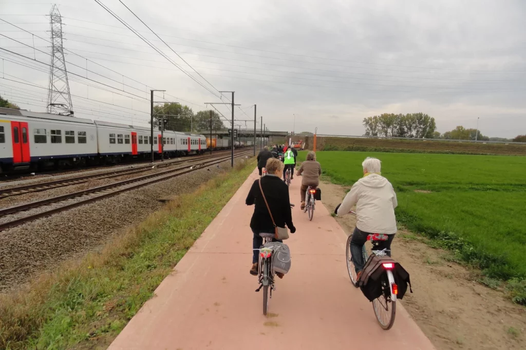Work starts on 'missing link' of cycle lane linking Antwerp and Brussels