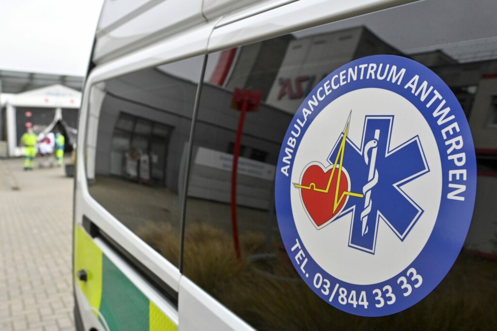 Man kicked off train in Antwerp dies after being dragged underneath