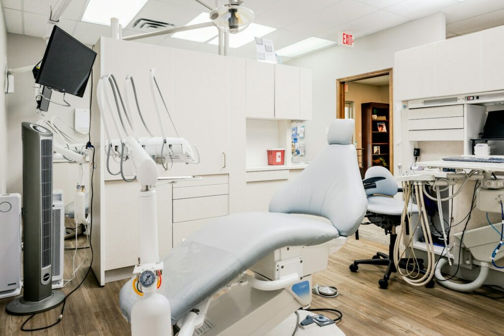 Antwerp dentist with 'throat fetish' given seven years in prison